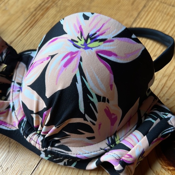 💚 3 for $15 💚 - Xhilaration Floral Swim Top Women size XS - Picture 9 of 16